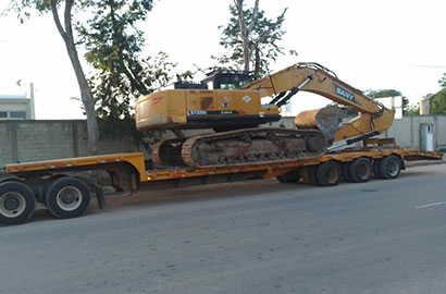 Fletes en lowboy con rampa hidráulica
